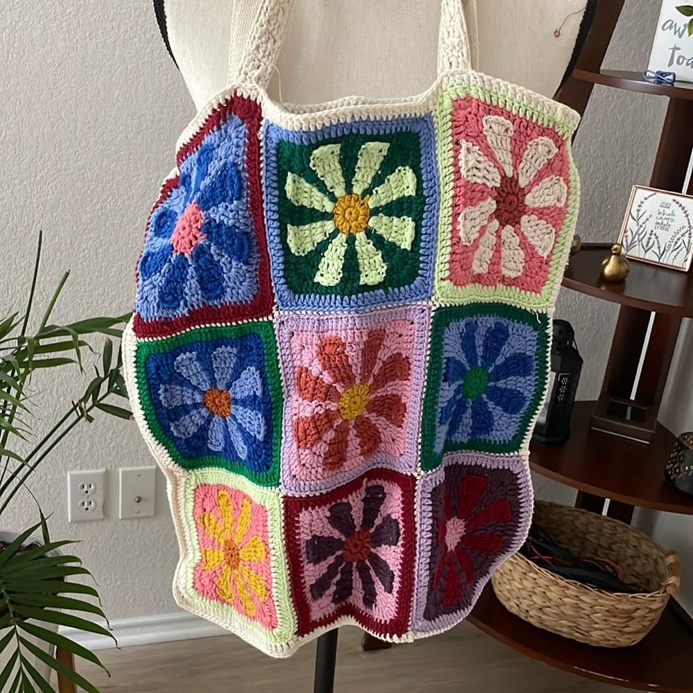 Pull&bear crotchet bag.